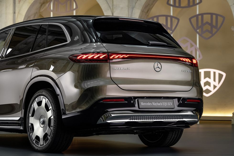 مرسيدس مايباخ EQS 680 SUV
